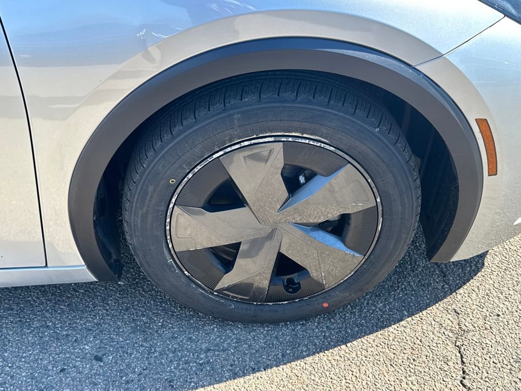 Used 2024 Toyota Prius LE image 36