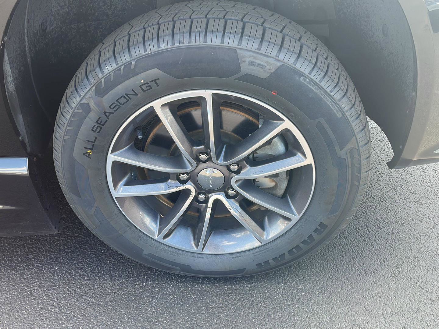 Used 2017 Dodge Grand Caravan SXT w/ Rear Park Assist Package FWD image 29