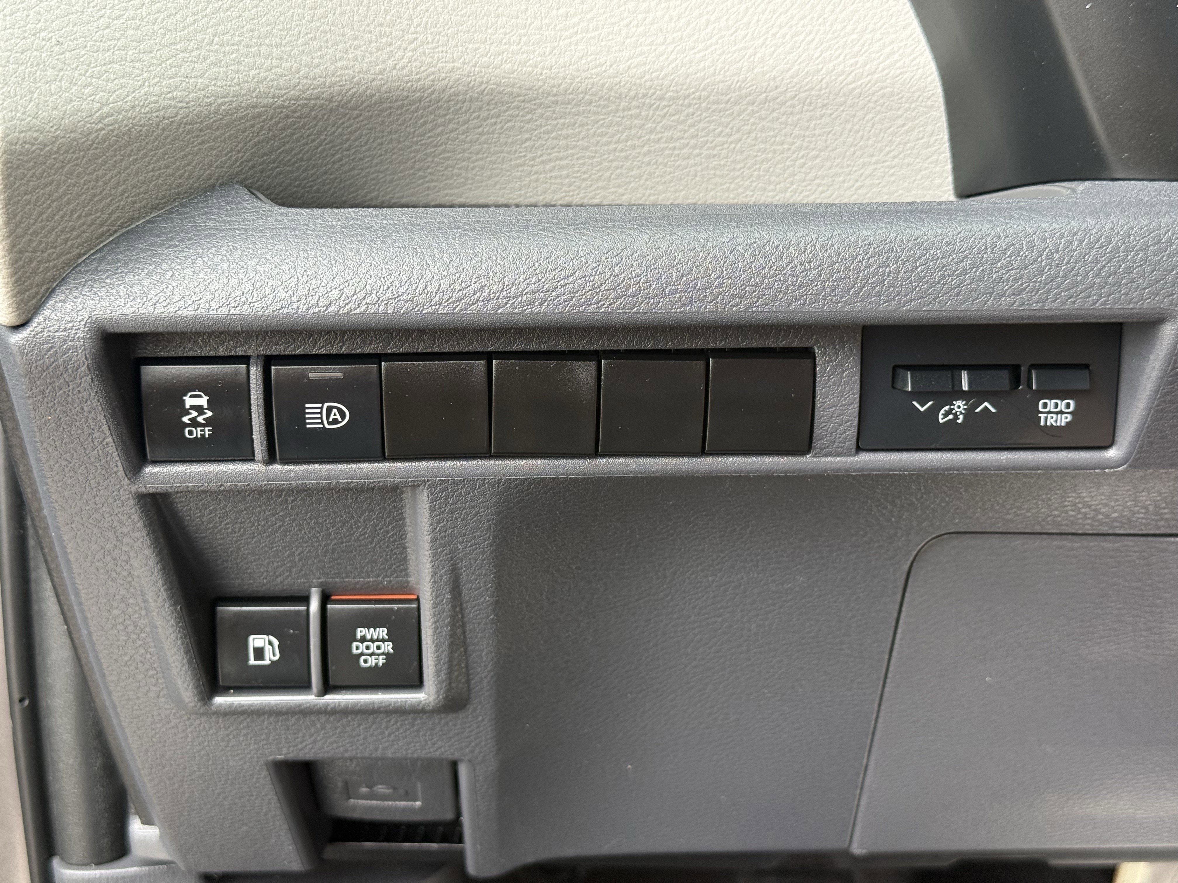 Used 2021 Toyota Sienna XLE w/ XLE Plus Package image 25