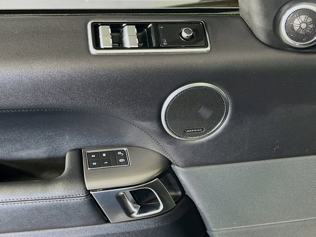 Used 2019 Land Rover Range Rover Sport SE image 12