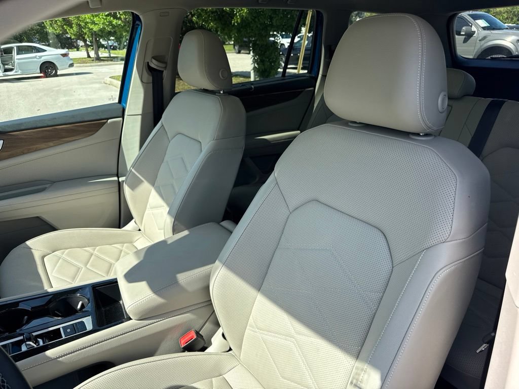 Used 2025 Volkswagen Atlas SE w/ Panoramic Sunroof Package FWD image 10