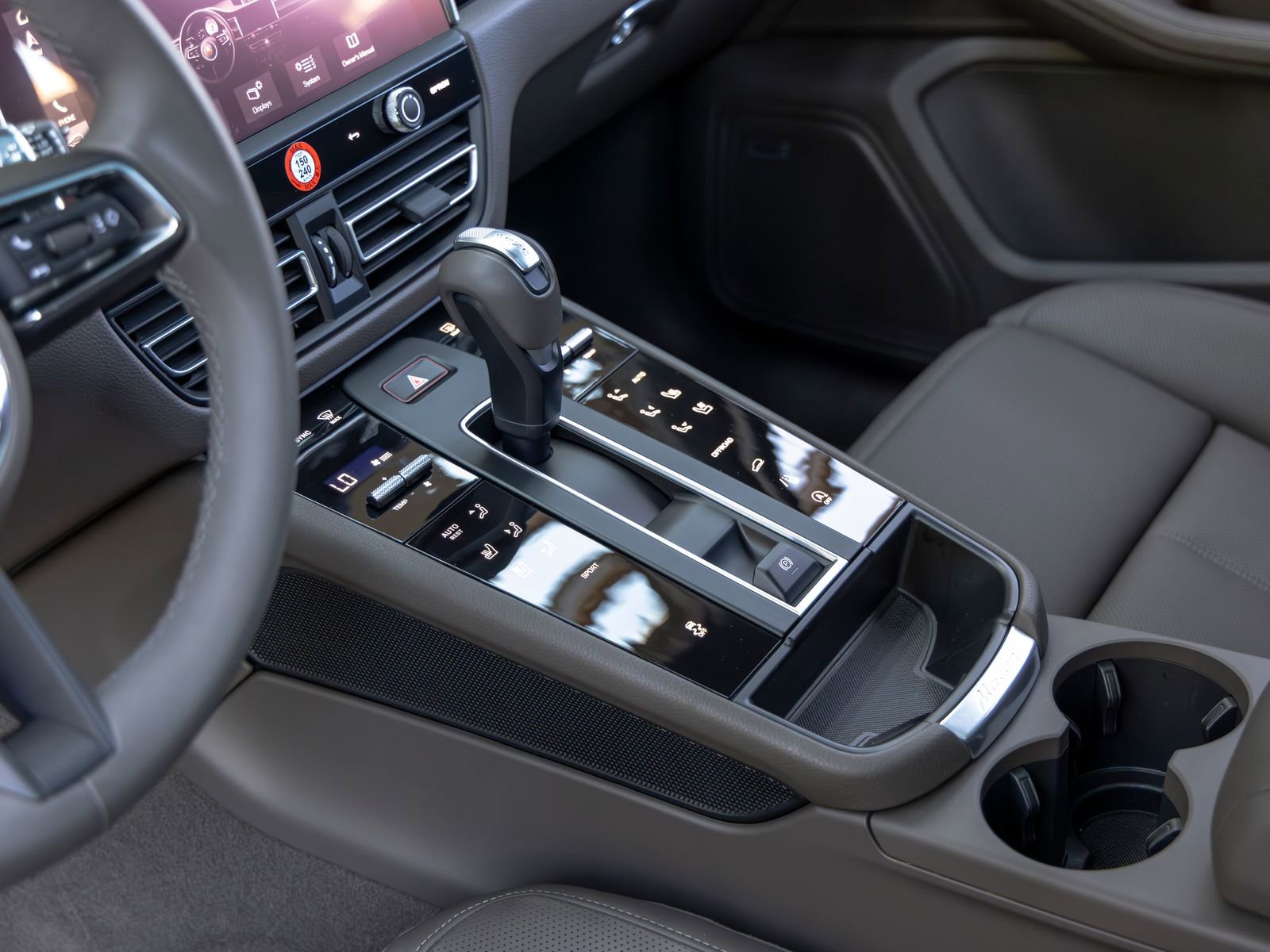 Certified 2026 Porsche Macan image 40