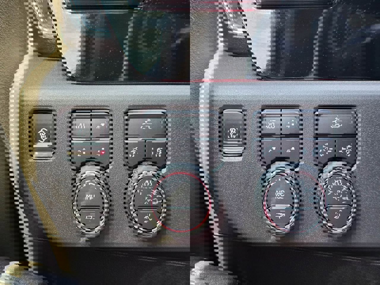 Certified 2025 Chevrolet Silverado 1500 LT Trail Boss w/ Convenience Package II image 34