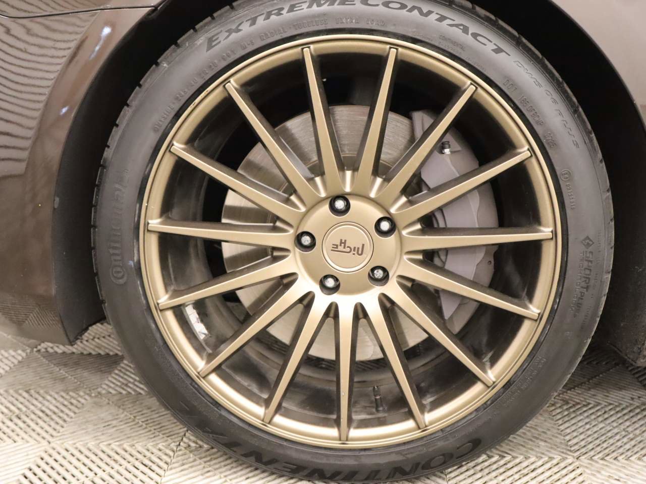 Used 2017 Genesis G90 5.0 Ultimate RWD image 6