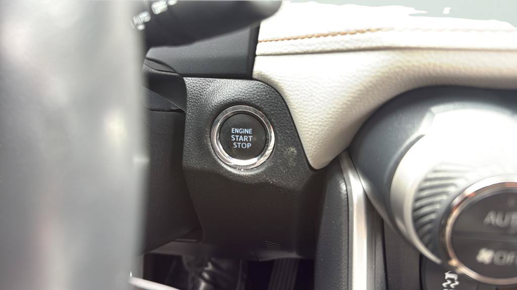 Used 2020 Toyota RAV4 Limited AWD/4WD image 13