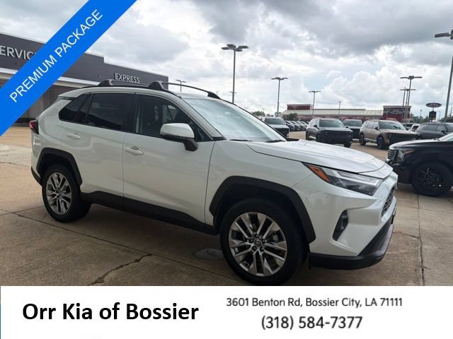 Used 2022 Toyota RAV4 XLE Premium FWD image 4
