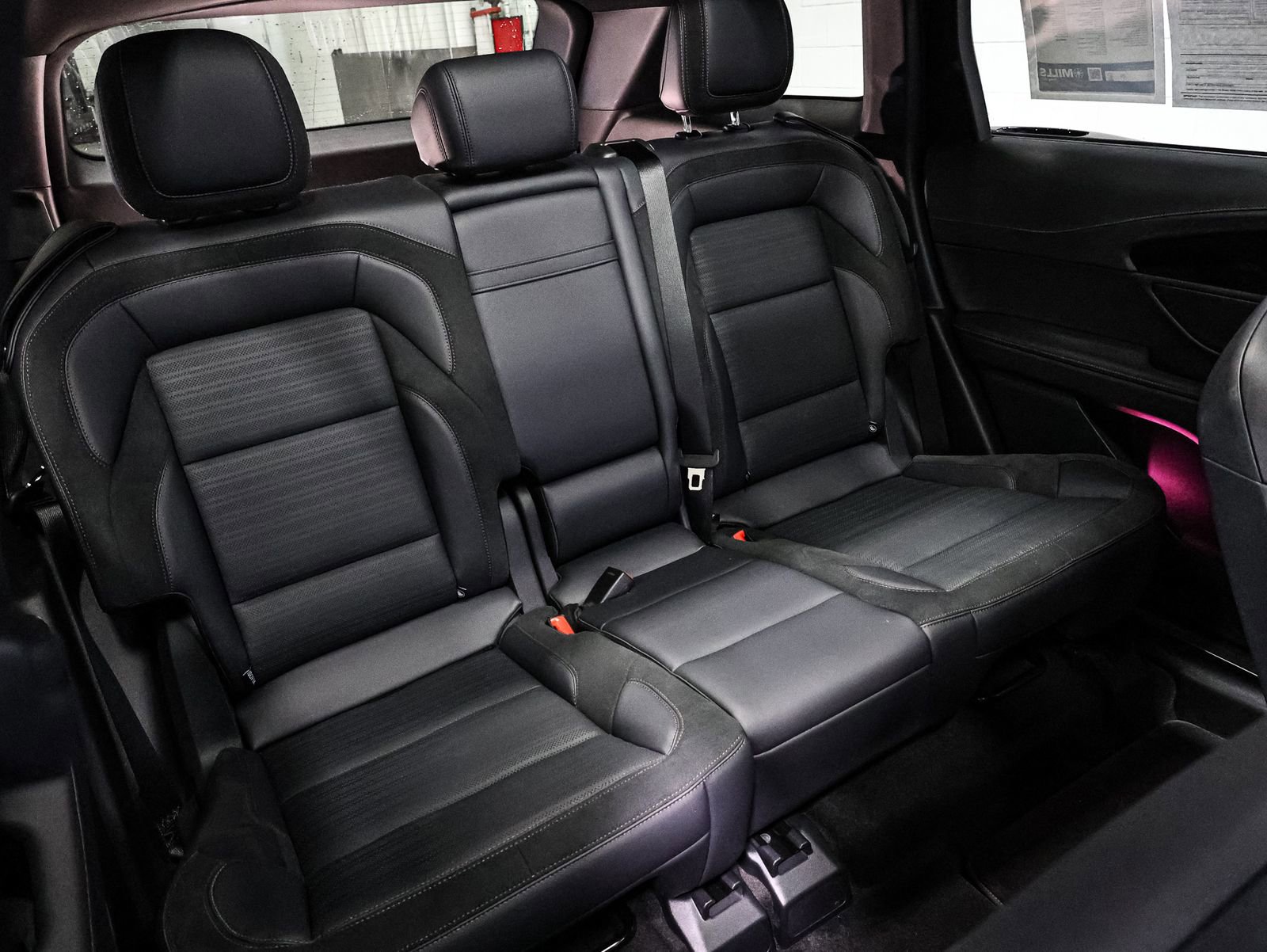 Used 2025 Lincoln Nautilus Reserve w/ Jet Appearance Package image 24