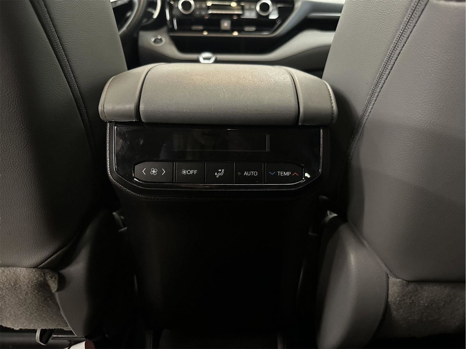 Used 2021 Toyota Highlander XLE image 29