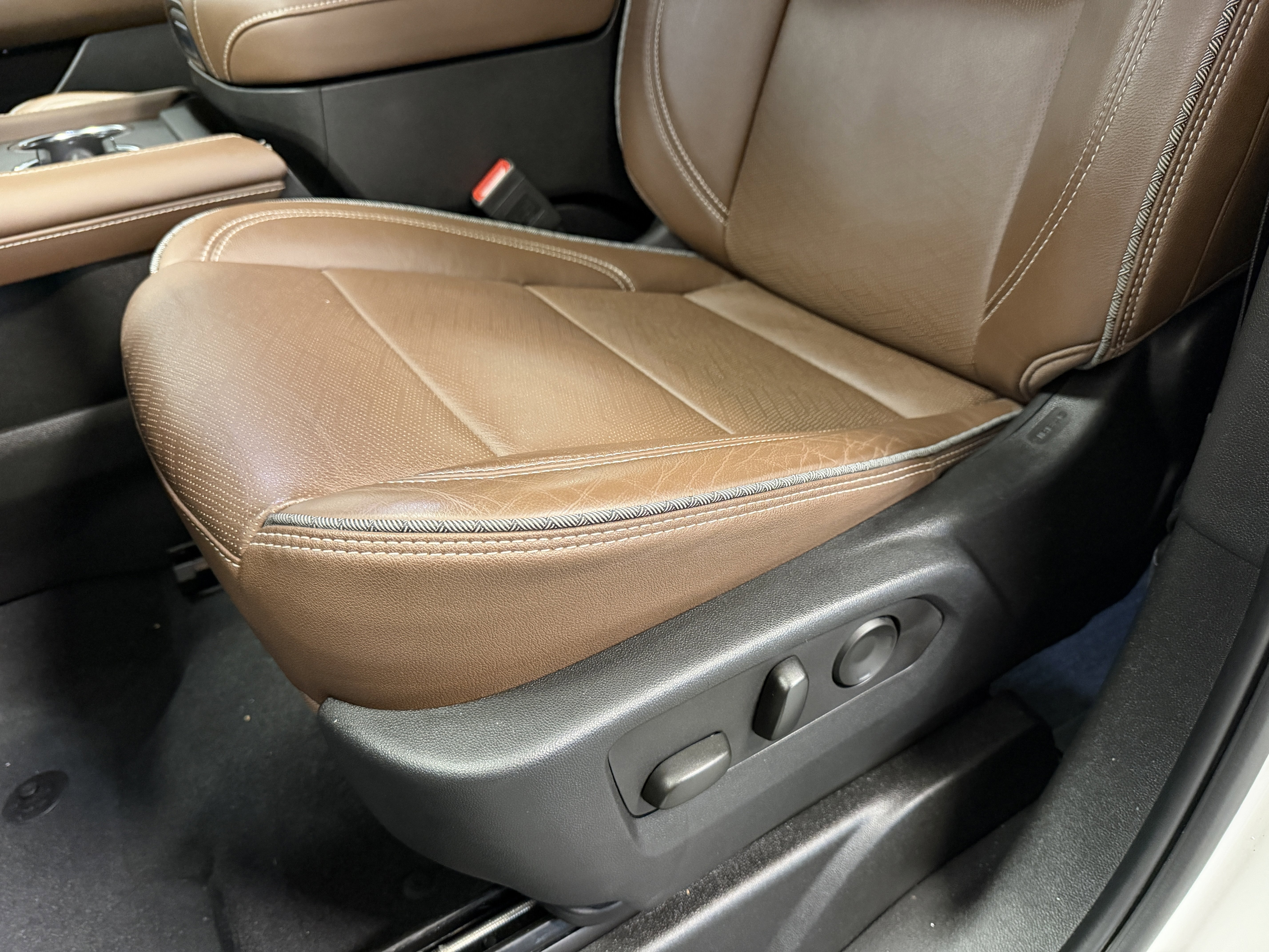 Used 2024 Chevrolet Tahoe High Country image 23