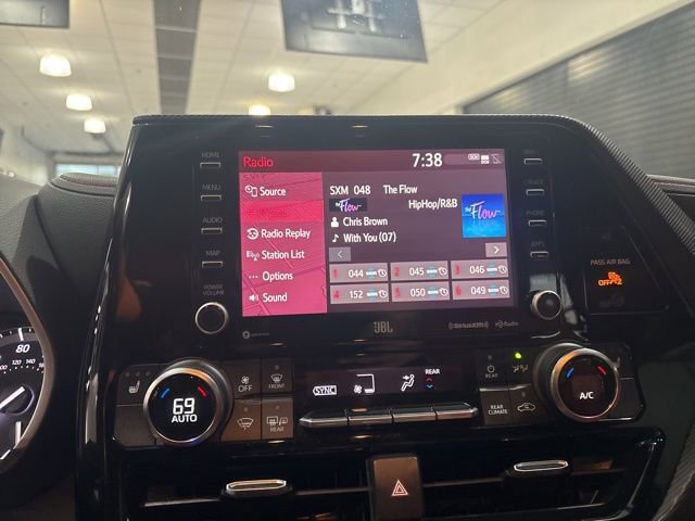 Used 2022 Toyota Highlander XSE AWD/4WD image 24