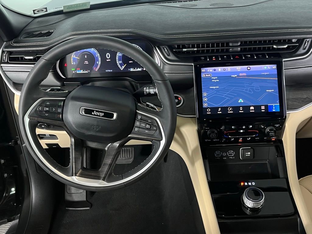 Used 2024 Jeep Grand Cherokee Limited w/ Luxury Tech Group II image 13