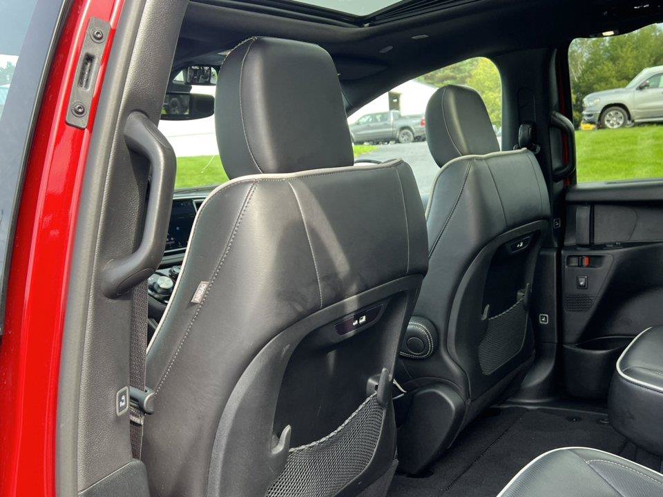 Used 2026 Chrysler Pacifica Limited FWD image 36
