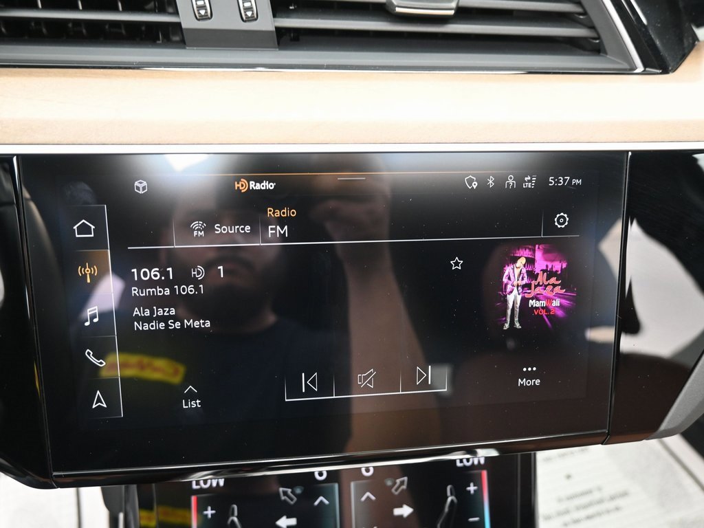 Used 2024 Audi Q8 e-tron Premium Plus image 18