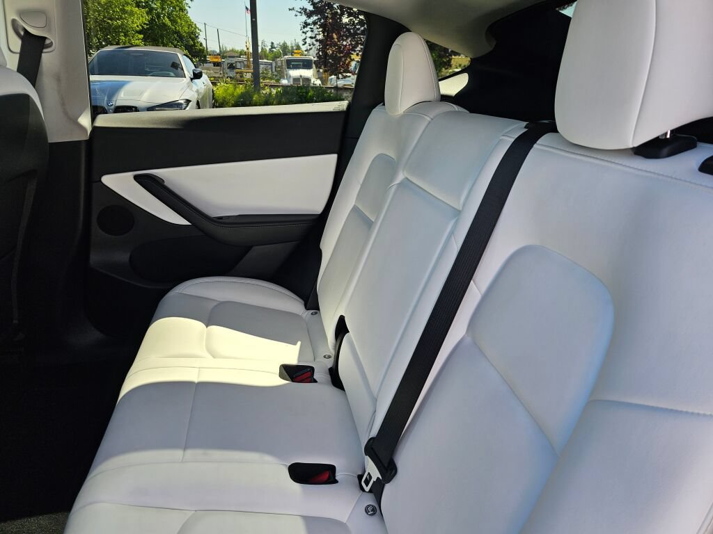 Used 2021 Tesla Model Y Long Range AWD/4WD image 21