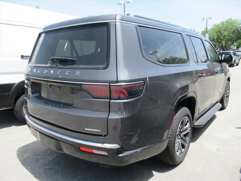 Certified 2024 Jeep Wagoneer L Series II w/ Flexible Seating Group RWD image 4