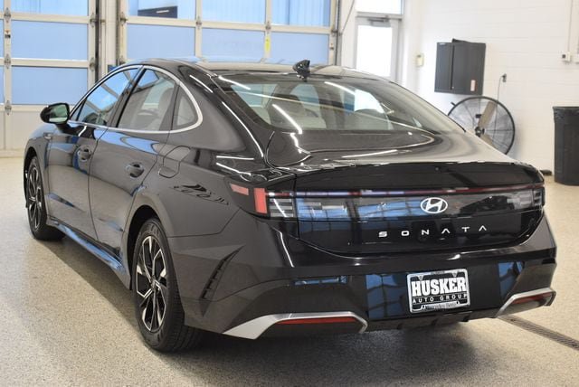 Used 2025 Hyundai Sonata SEL FWD image 10