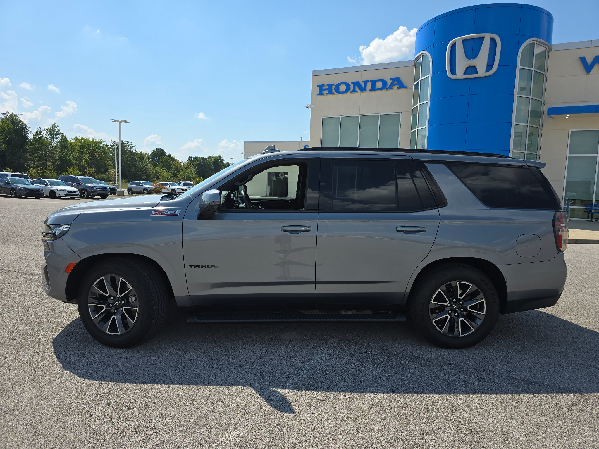 Used 2022 Chevrolet Tahoe Z71 w/ Z71 Off-Road Package AWD/4WD image 8