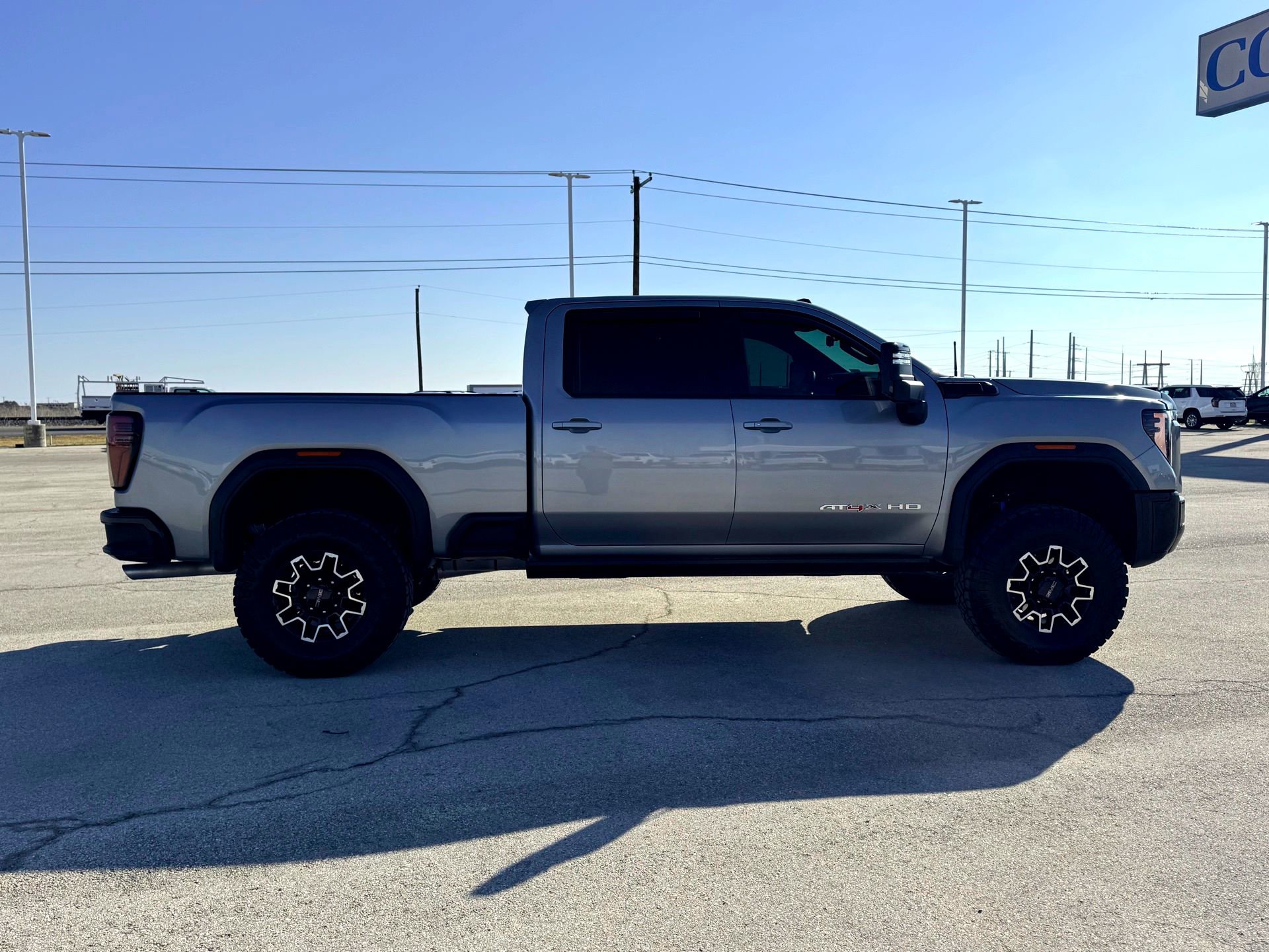 Used 2025 GMC Sierra 2500 AT4X image 6