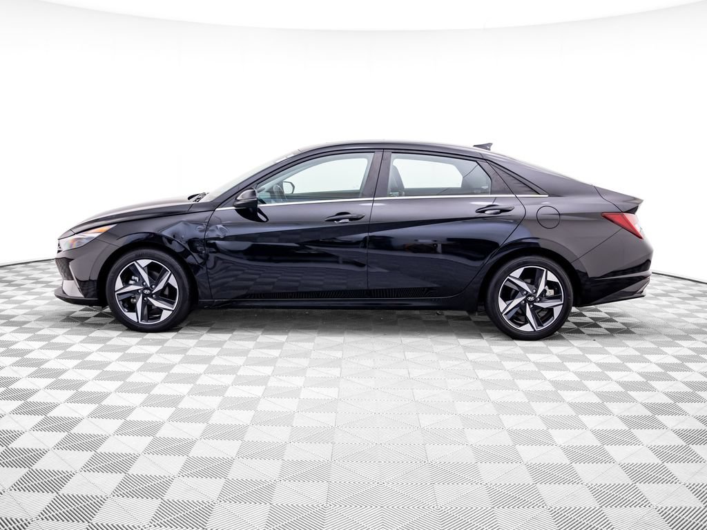 Used 2023 Hyundai Elantra Limited w/ Cargo Package FWD image 2