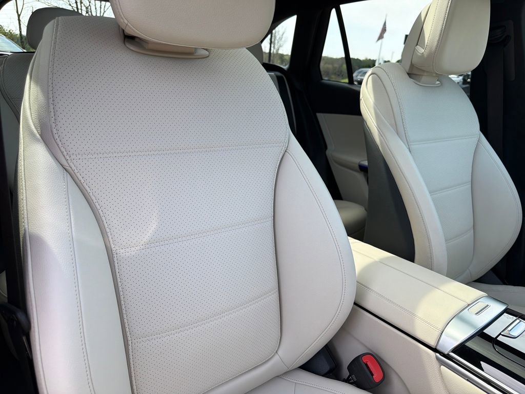 Used 2026 Mercedes-Benz GLC 300 image 36