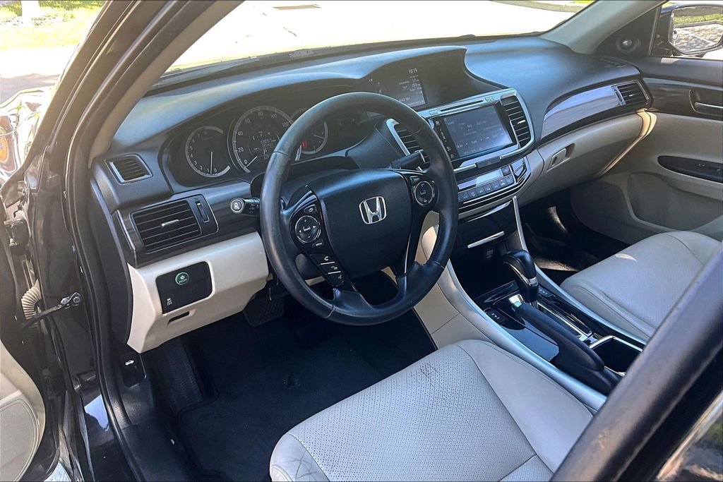 Used 2017 Honda Accord EX-L image 18