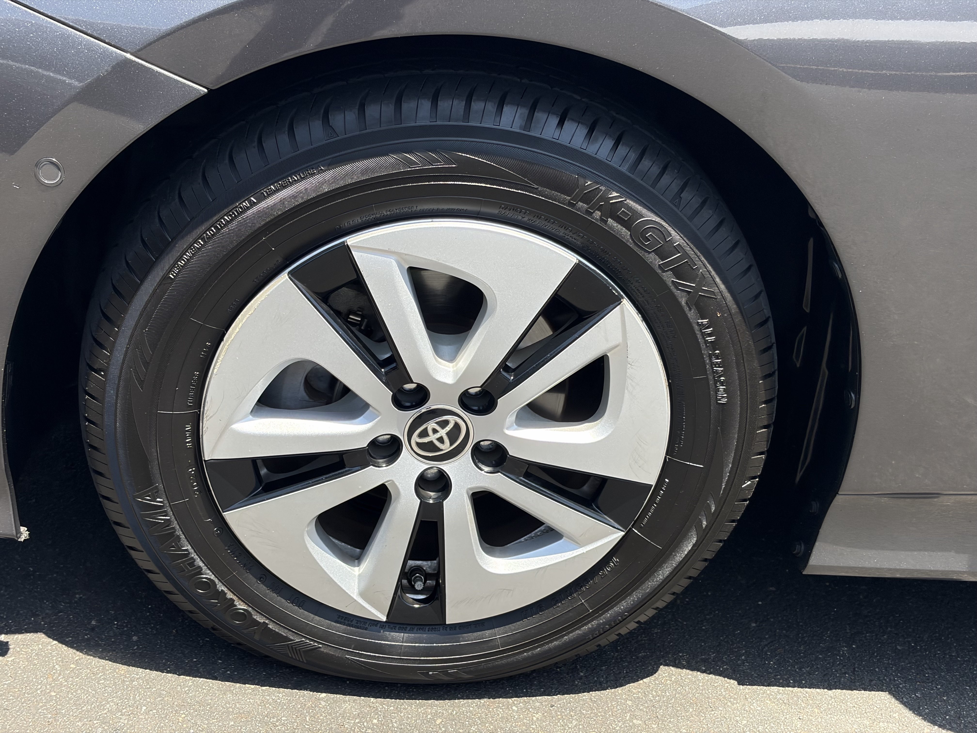 Certified 2018 Toyota Prius Two w/ Prius Two Safety Plus Package FWD image 8