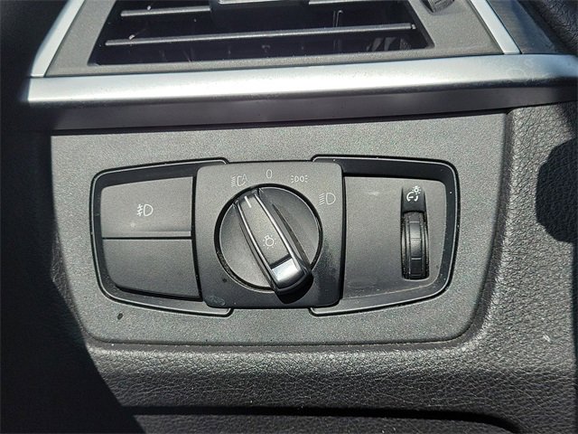 Used 2017 BMW 320i Sedan image 25