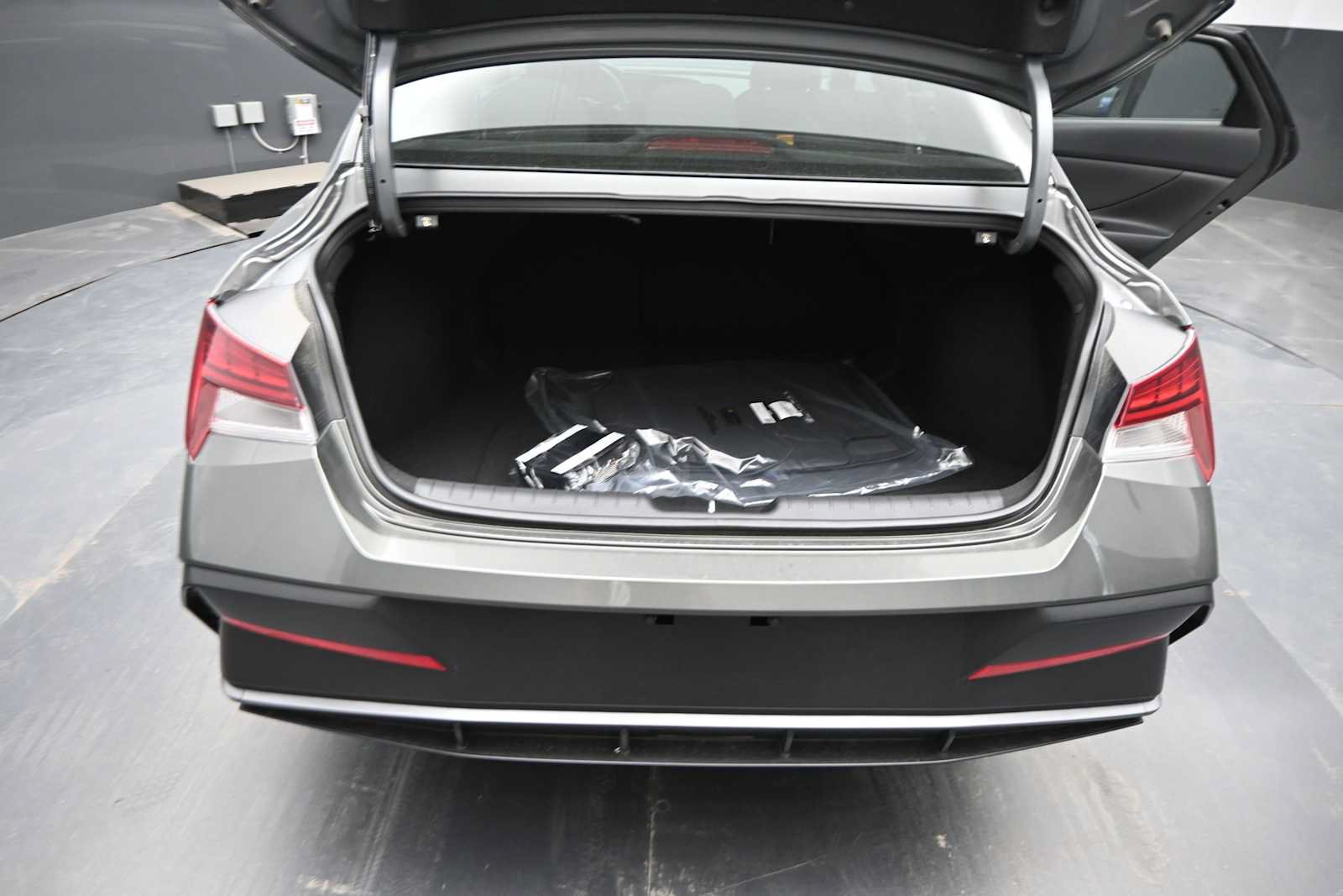New 2026 Hyundai Elantra SEL Sport Premium FWD image 15