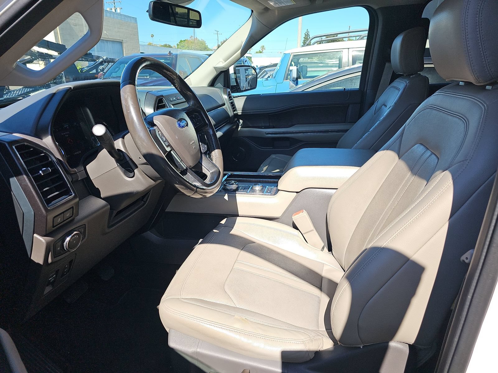 Used 2019 Ford Expedition Limited w/ Equipment Group 301A AWD/4WD image 10