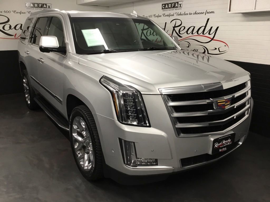 Used 2017 Cadillac Escalade Luxury AWD/4WD image 2