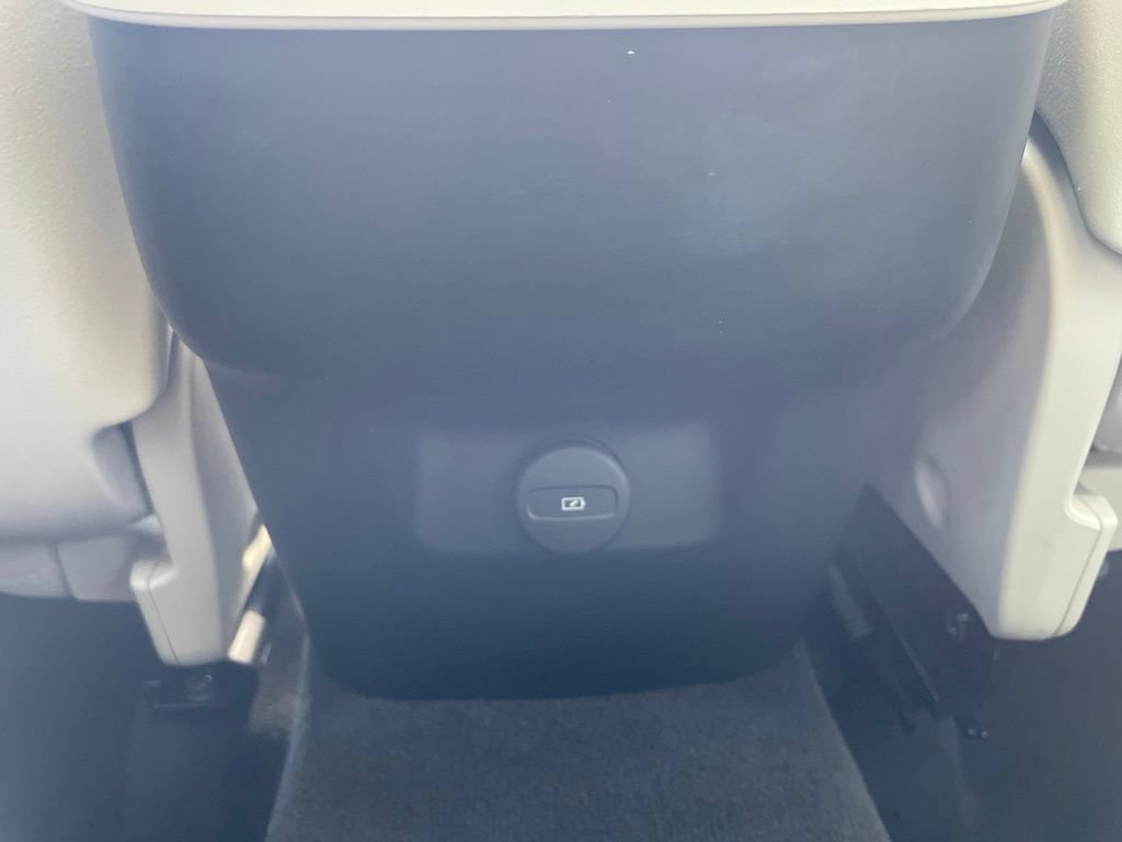 Used 2024 Volvo XC60 B5 Plus w/ Protection Package Premier AWD/4WD image 18