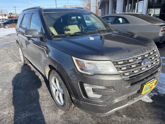 Used 2017 Ford Explorer XLT w/ Equipment Group 202A image 1