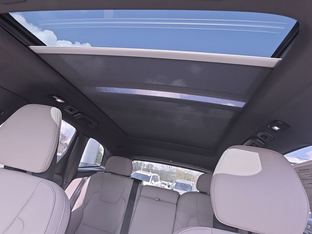 Certified 2026 Volvo XC60 B5 Plus w/ Protection Package Premier image 32