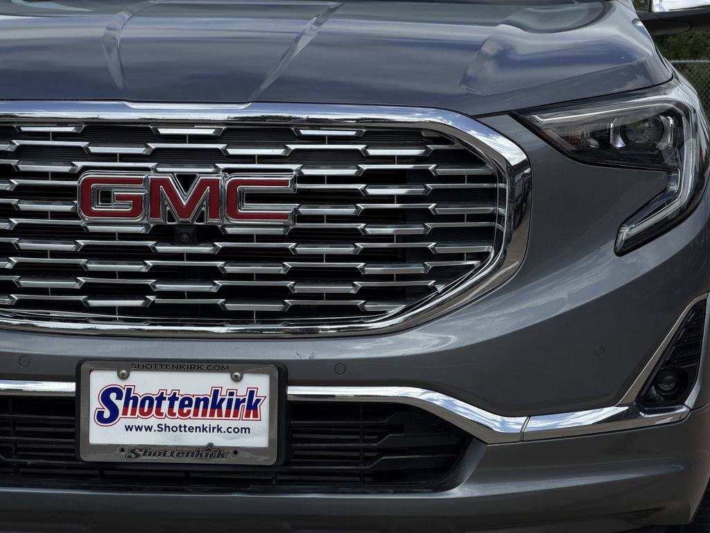 Used 2020 GMC Terrain Denali w/ Denali Premium Package FWD image 8