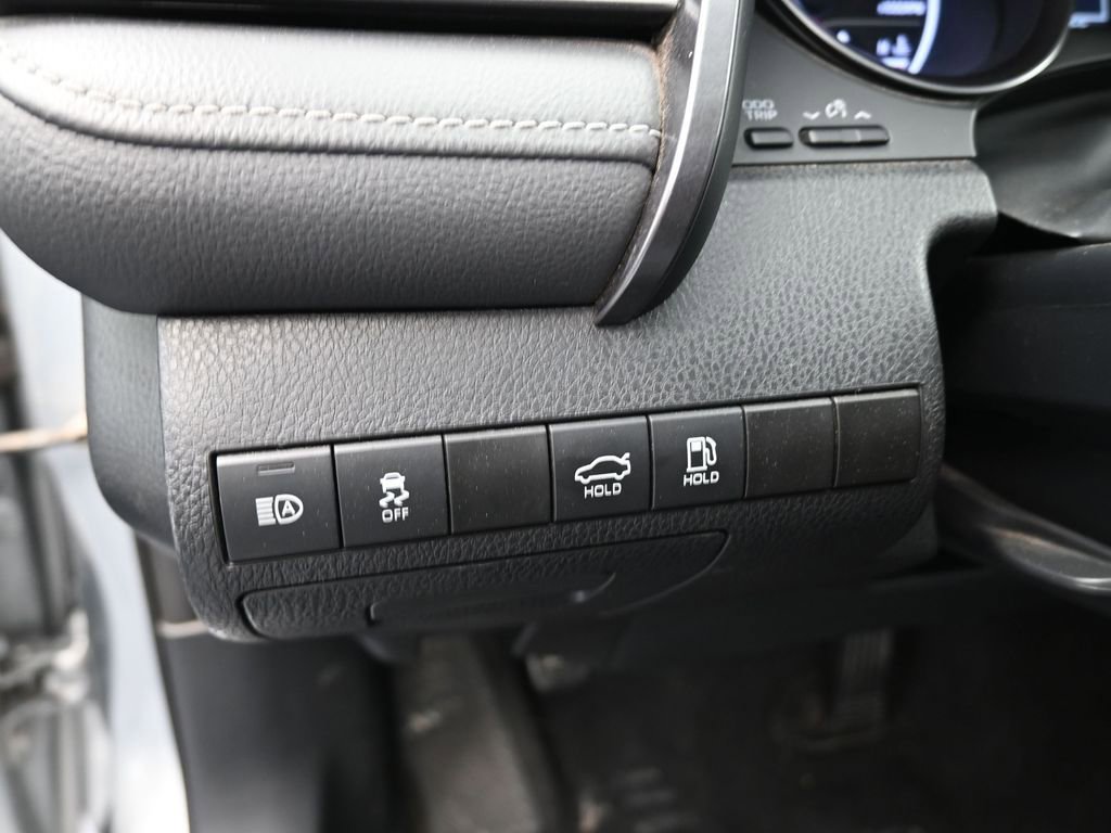 Used 2023 Toyota Camry SE image 9