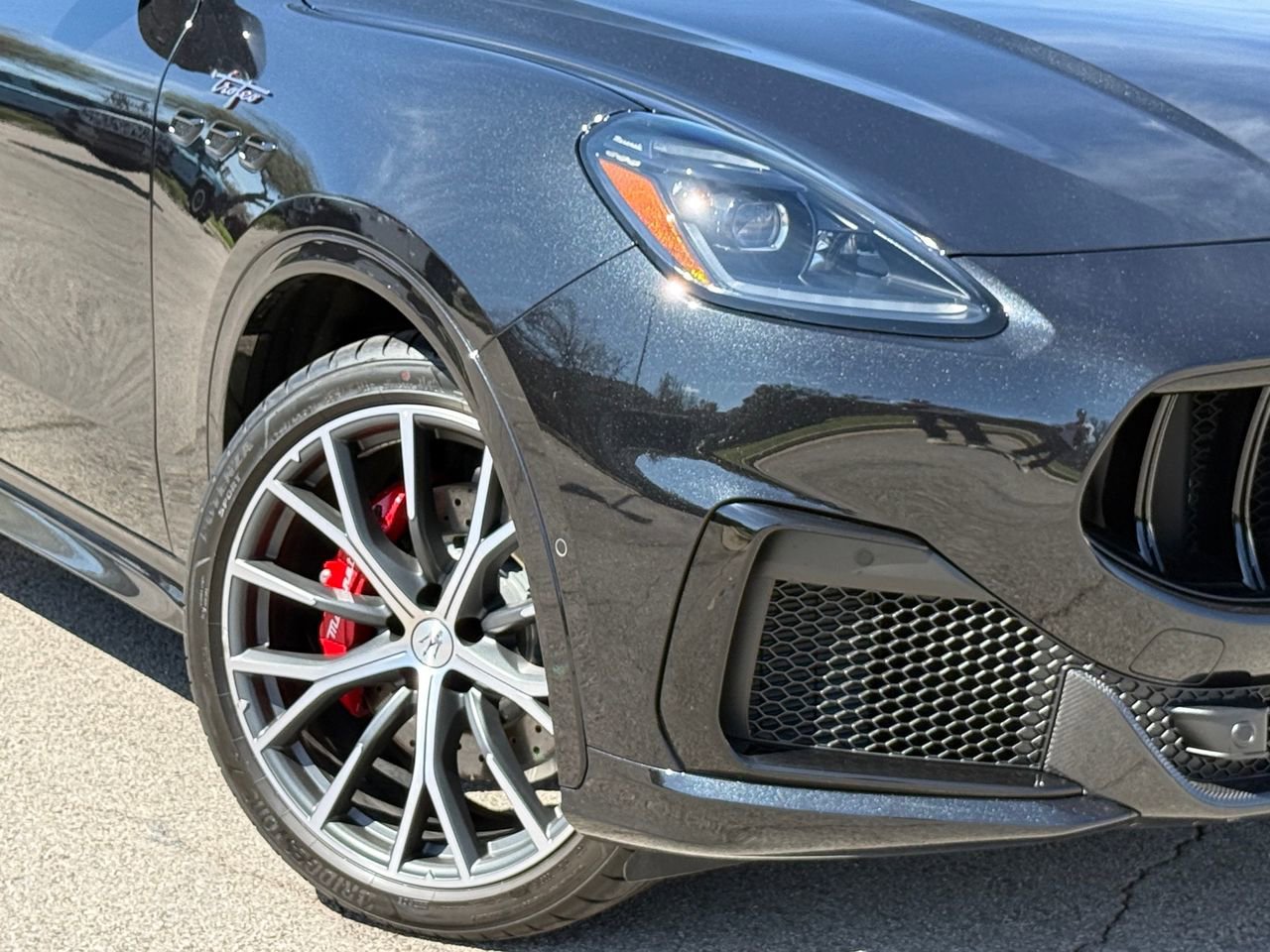 Certified 2024 Maserati Grecale Trofeo AWD/4WD image 2