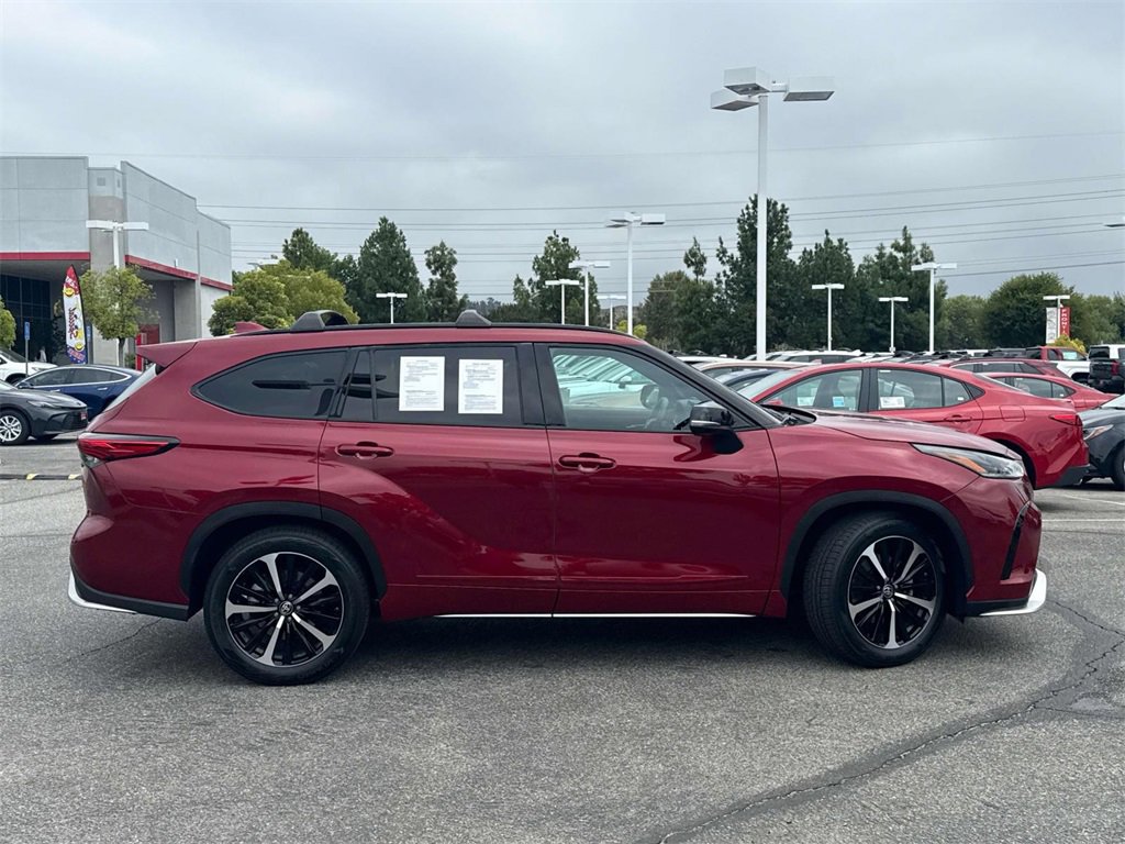 Certified 2021 Toyota Highlander XSE image 3