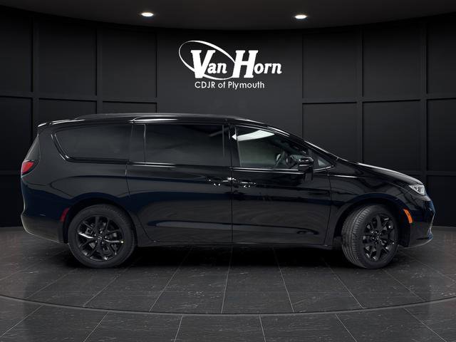 New 2026 Chrysler Pacifica Select image 2