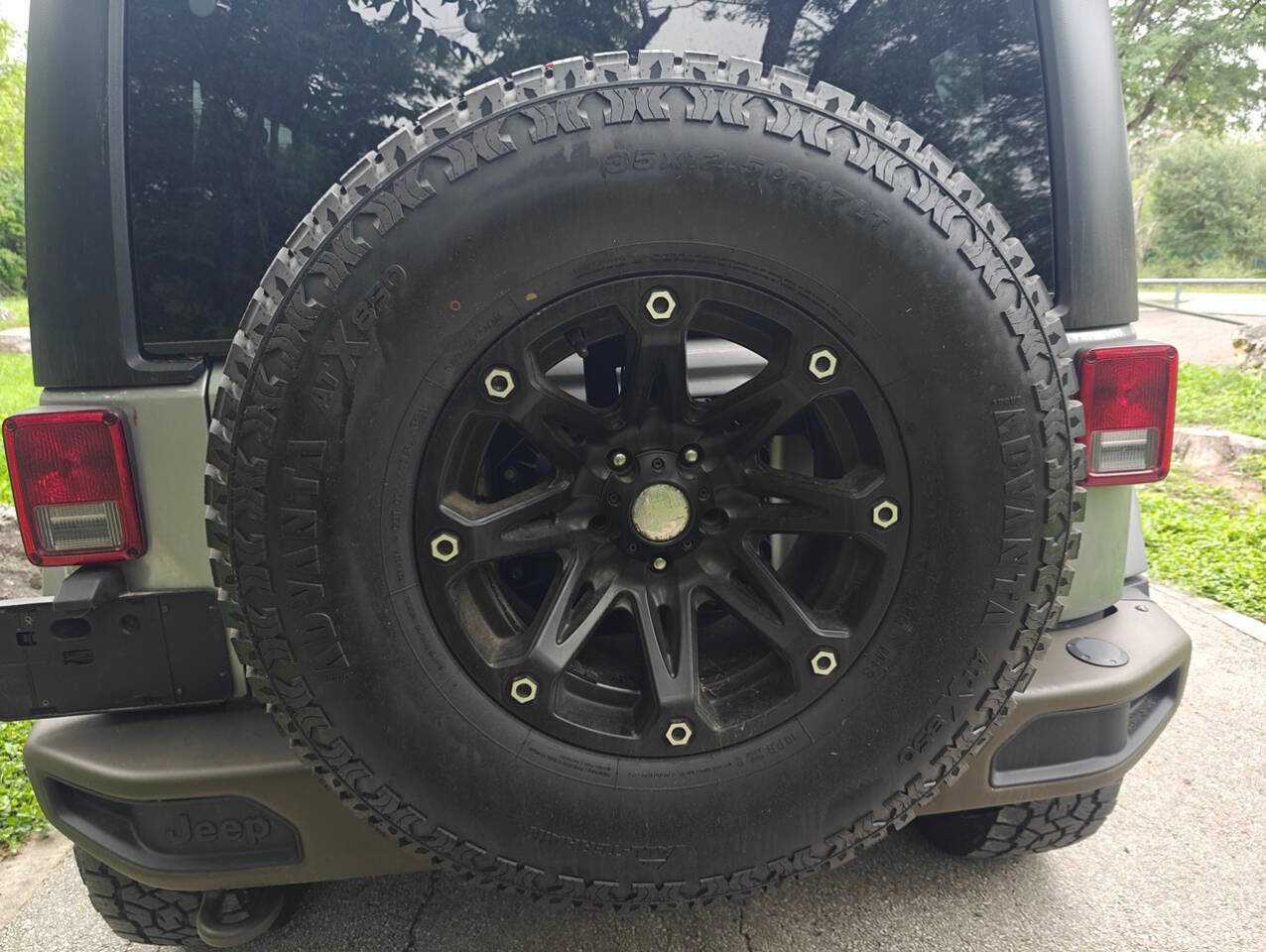 Used 2016 Jeep Wrangler Unlimited Sahara AWD/4WD image 19