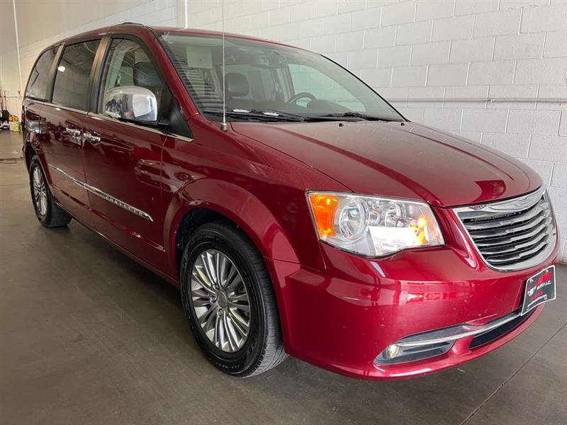 Used 2015 Chrysler Town & Country Touring-L w/ Driver Convenience Group FWD image 11