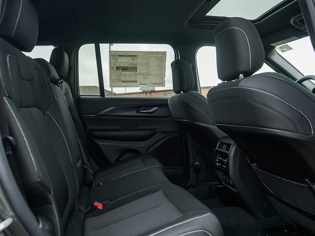 New 2025 Jeep Grand Cherokee Laredo X w/ Luxury Tech Group I image 12