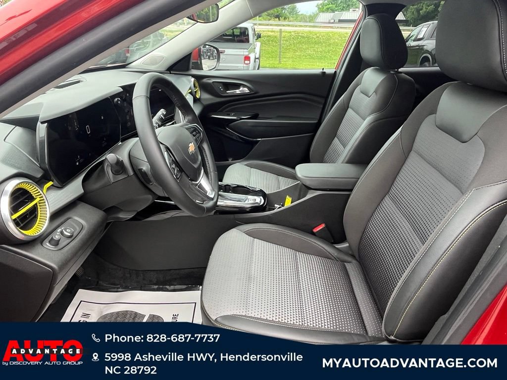 Used 2024 Chevrolet Trax LT w/ Driver Confidence Package FWD image 26