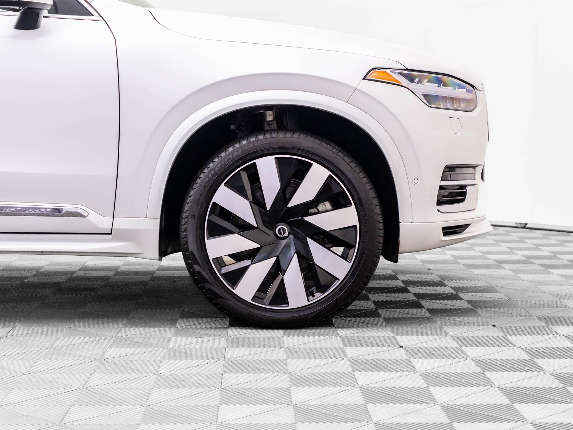 Used 2024 Volvo XC90 T8 Ultimate w/ Lounge Package image 38