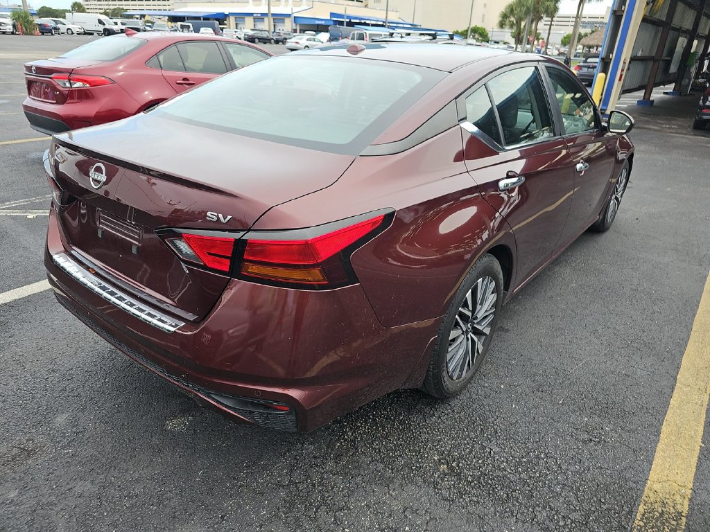 Used 2023 Nissan Altima 2.5 SV w/ SV Premium Package FWD image 10