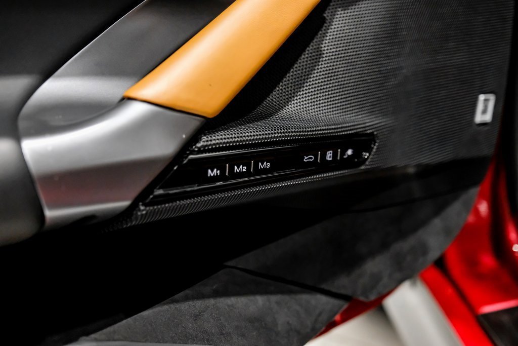 Used 2022 Ferrari SF90 Spider image 33