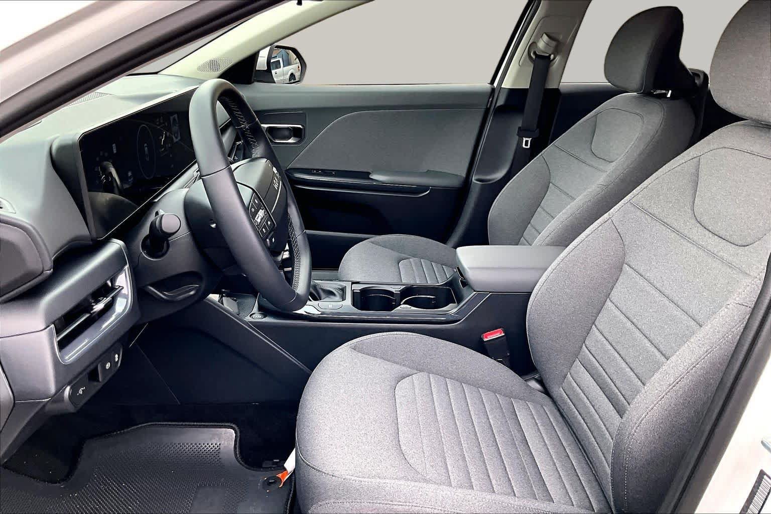 Used 2025 Kia K4 EX FWD image 11