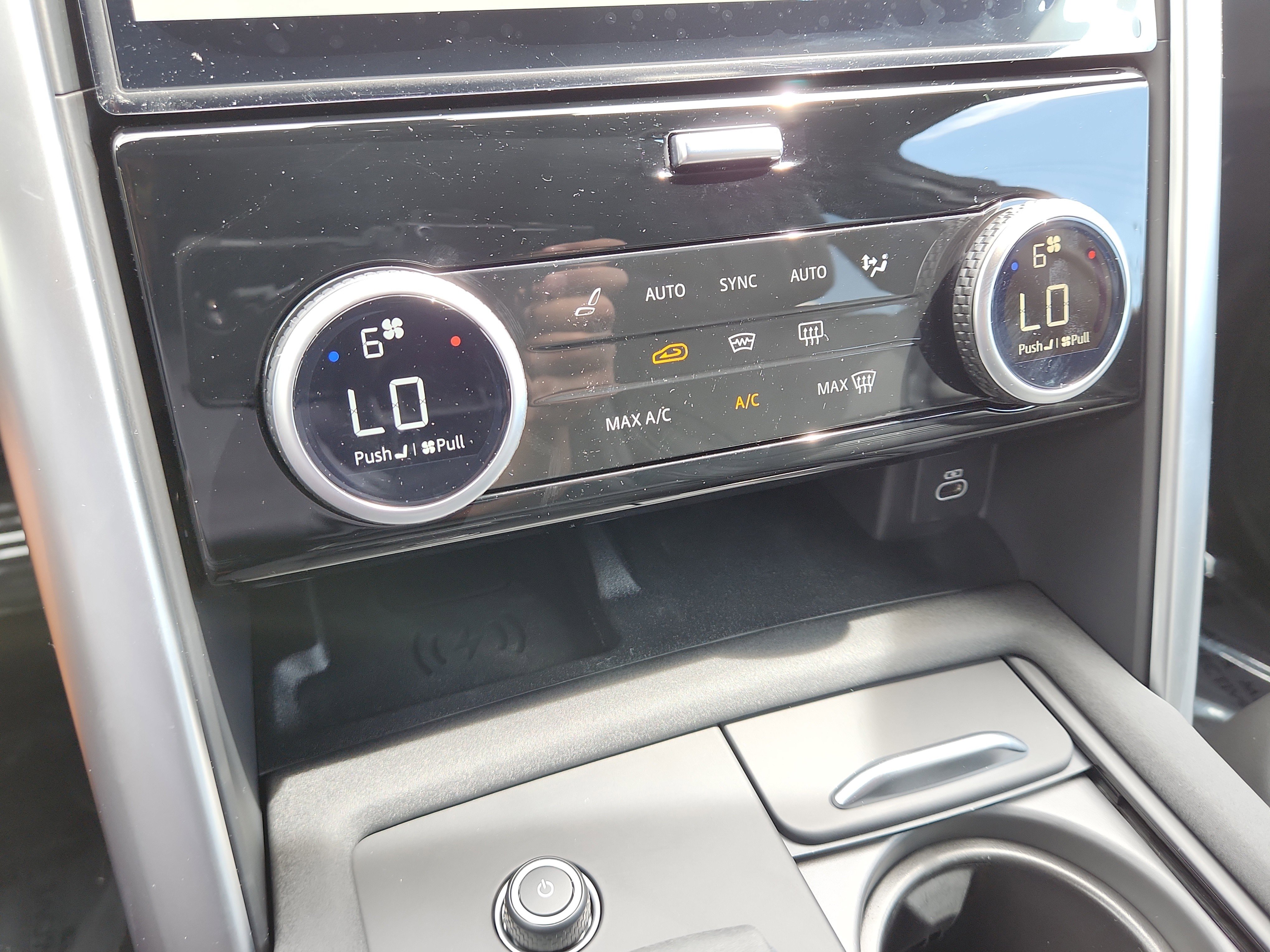 New 2025 Land Rover Discovery Metropolitan Edition image 28