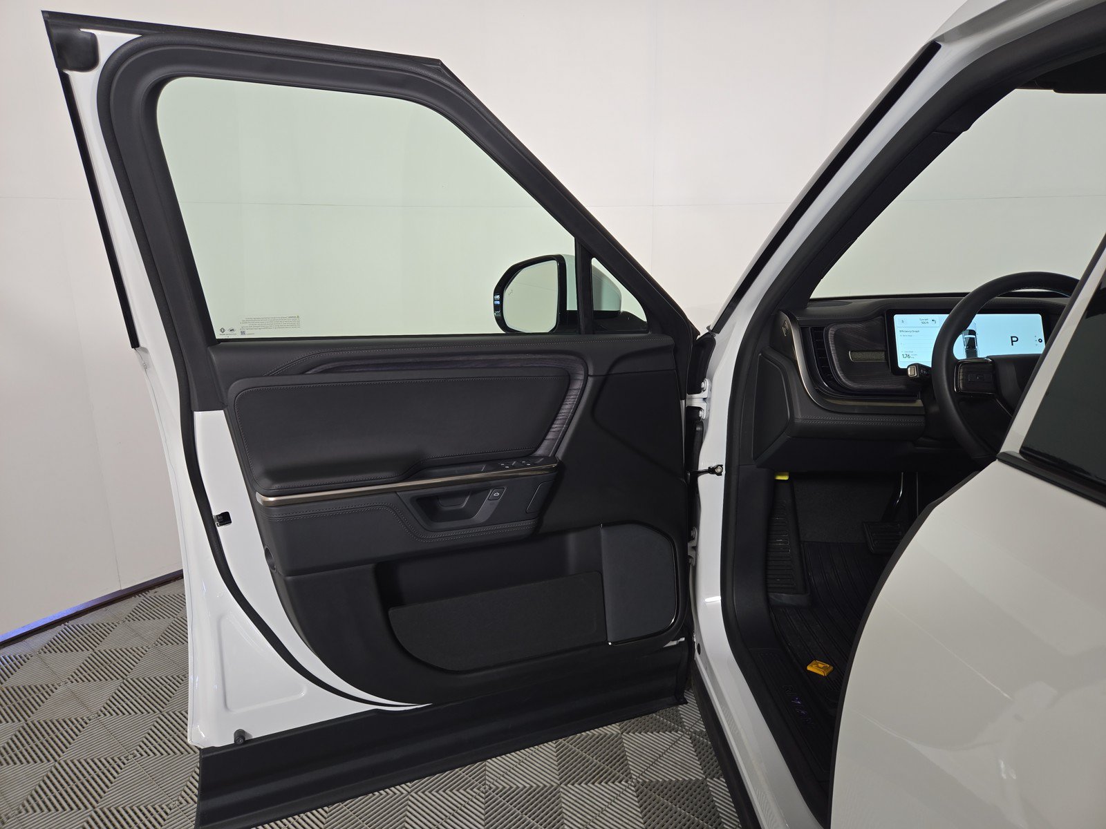 Used 2025 Rivian R1T Adventure AWD/4WD image 16