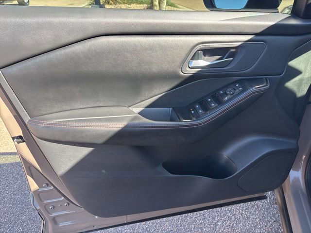 Used 2025 Nissan Rogue SV AWD/4WD image 19