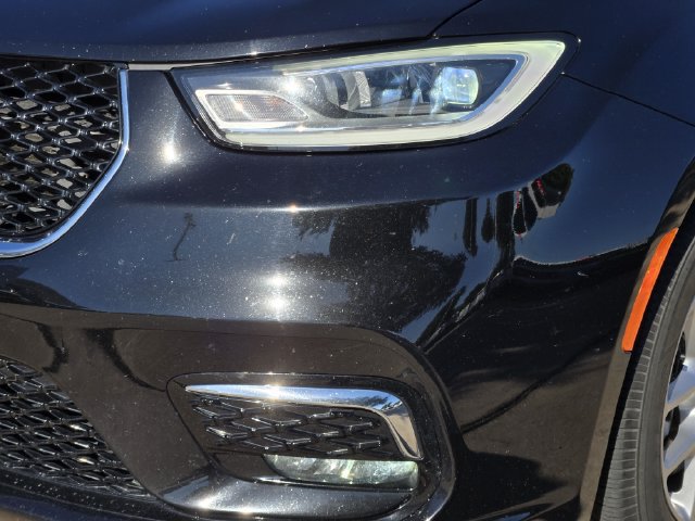 Certified 2024 Chrysler Pacifica Touring-L FWD image 8